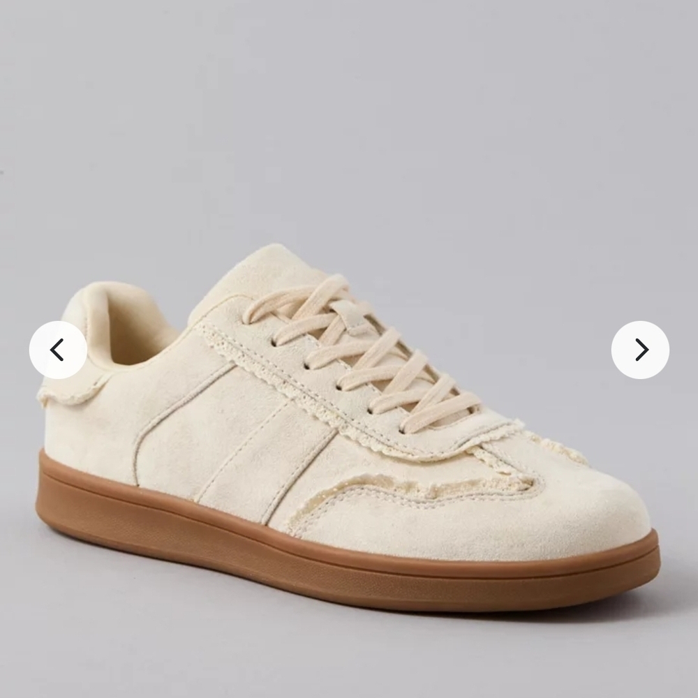 American Eagle Outfitters Cream Womens Femme Lace Sneaker Size 7